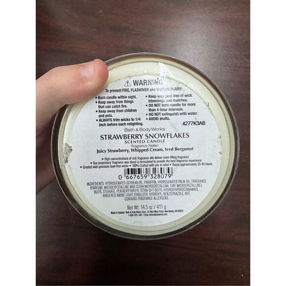 Bath & Body Works Strawberry Snowflake 3 Wick Candle - Picture 2 of 3